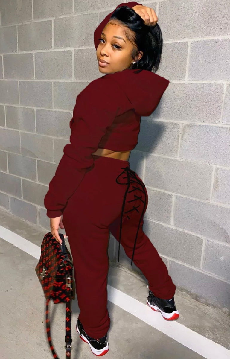 womens red sweatpants outfit